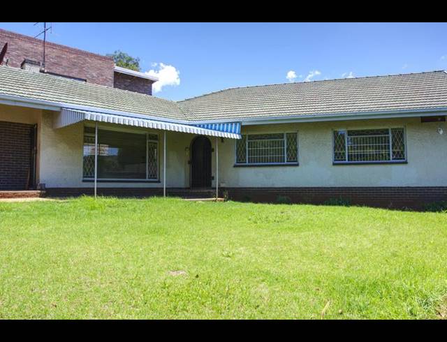 4 BEDROOM HOUSE FOR SALE IN MONTGOMERY PARK